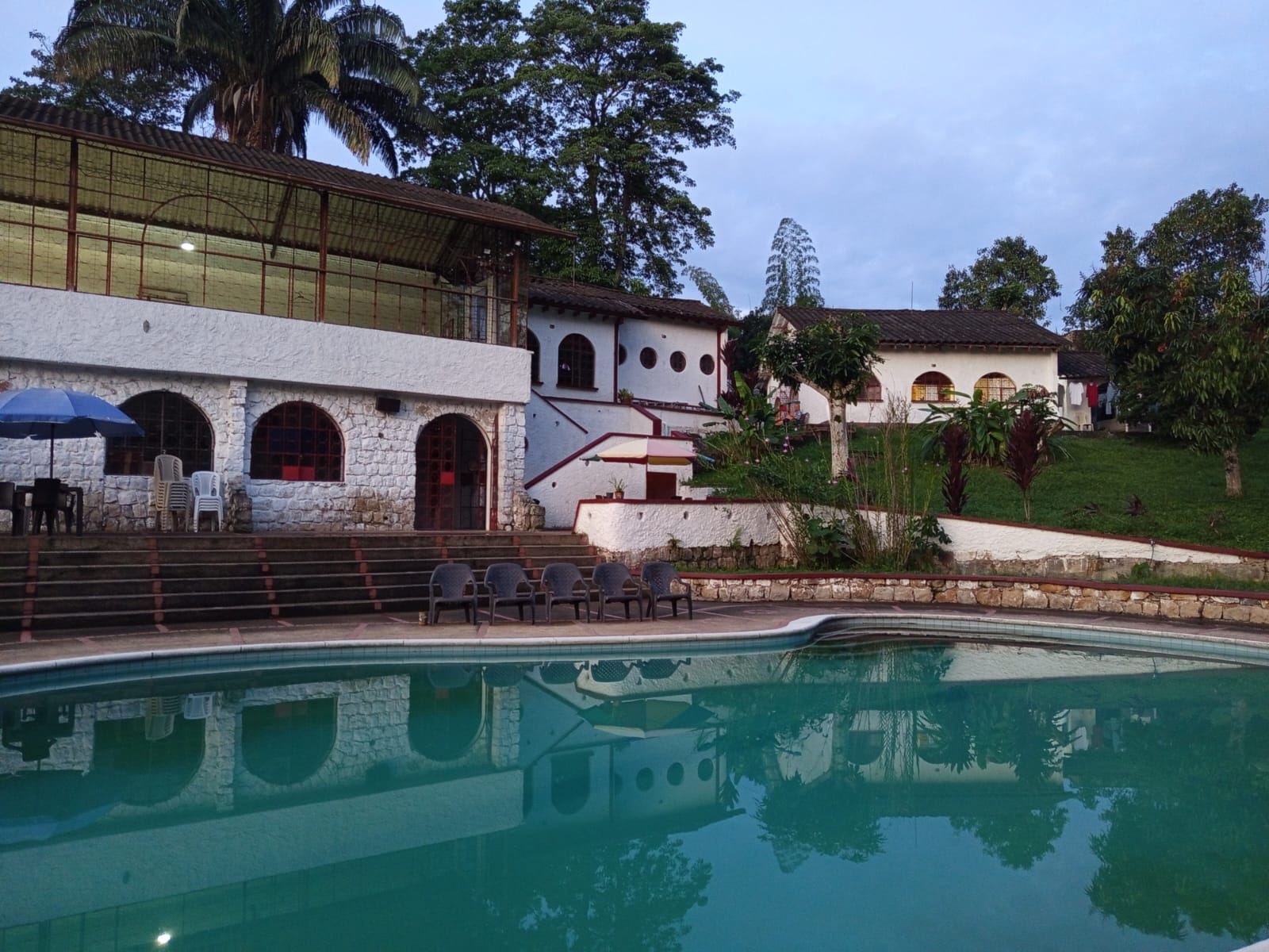 Piscina al atardecer